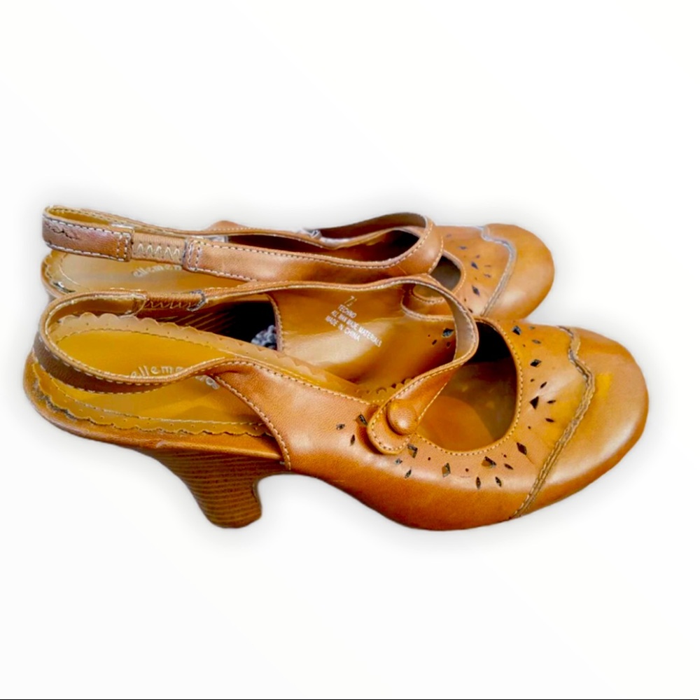 Women’s 7 1/2 Tan Closed-Toed Heels